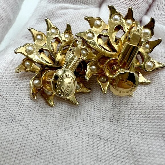 ACCESSOCRAFT NYC Gold Tone Faux Pearl Sun Screw Fast Clip On Earrings Vintage - Picture 10 of 12
